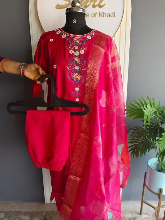 Salwar suit