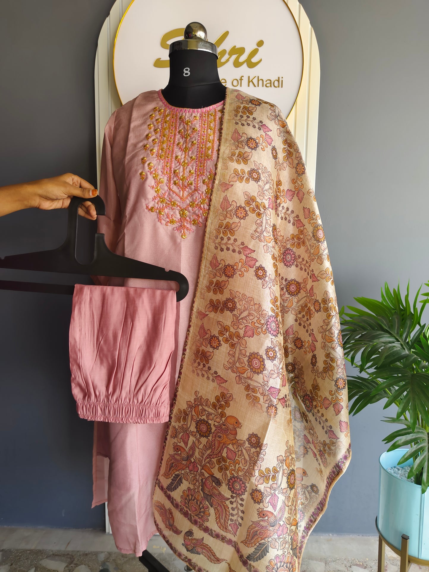 Salwar suit