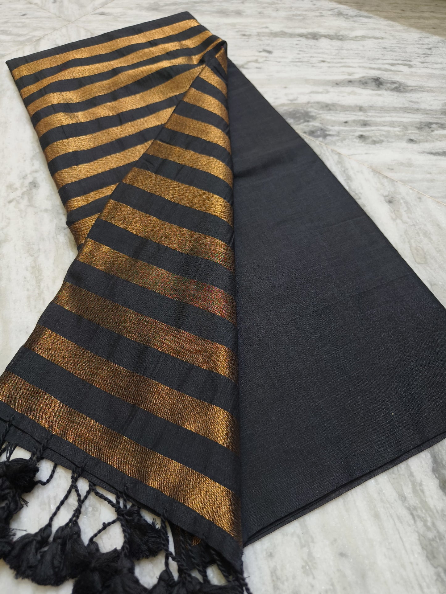 Zari pallu