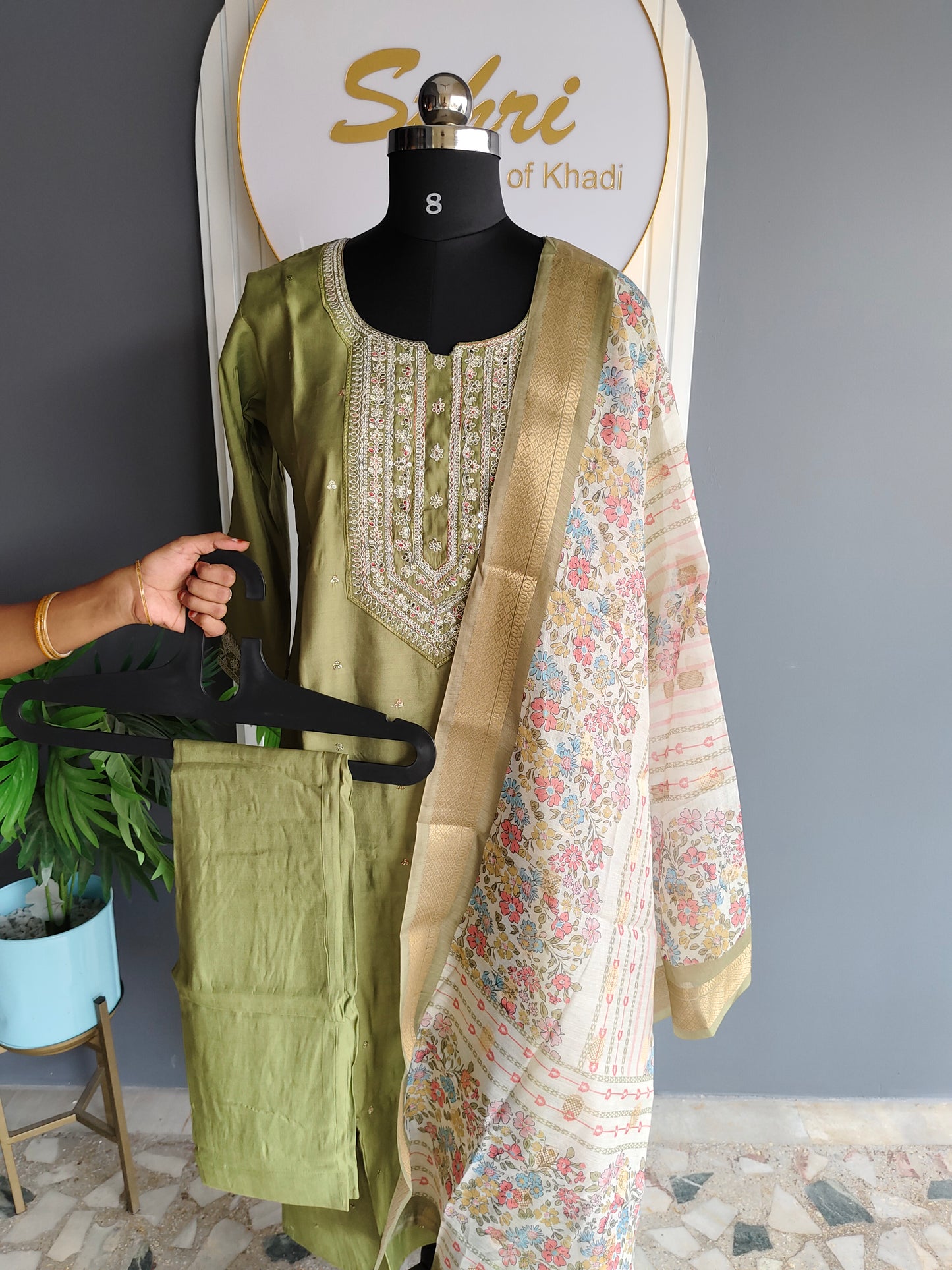 Salwar suit