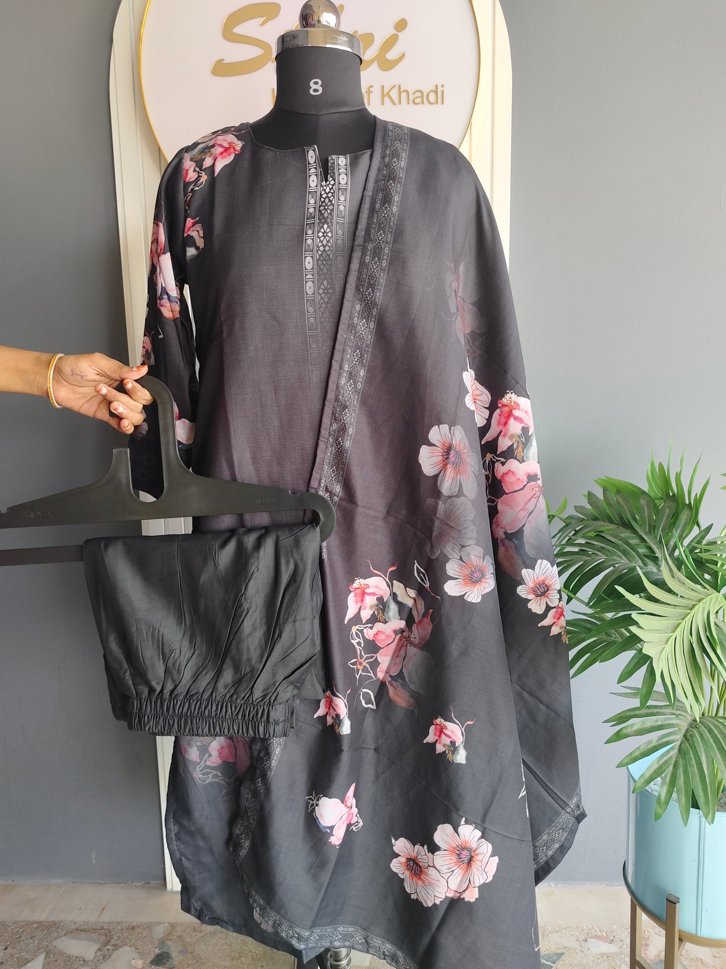 Salwar suit