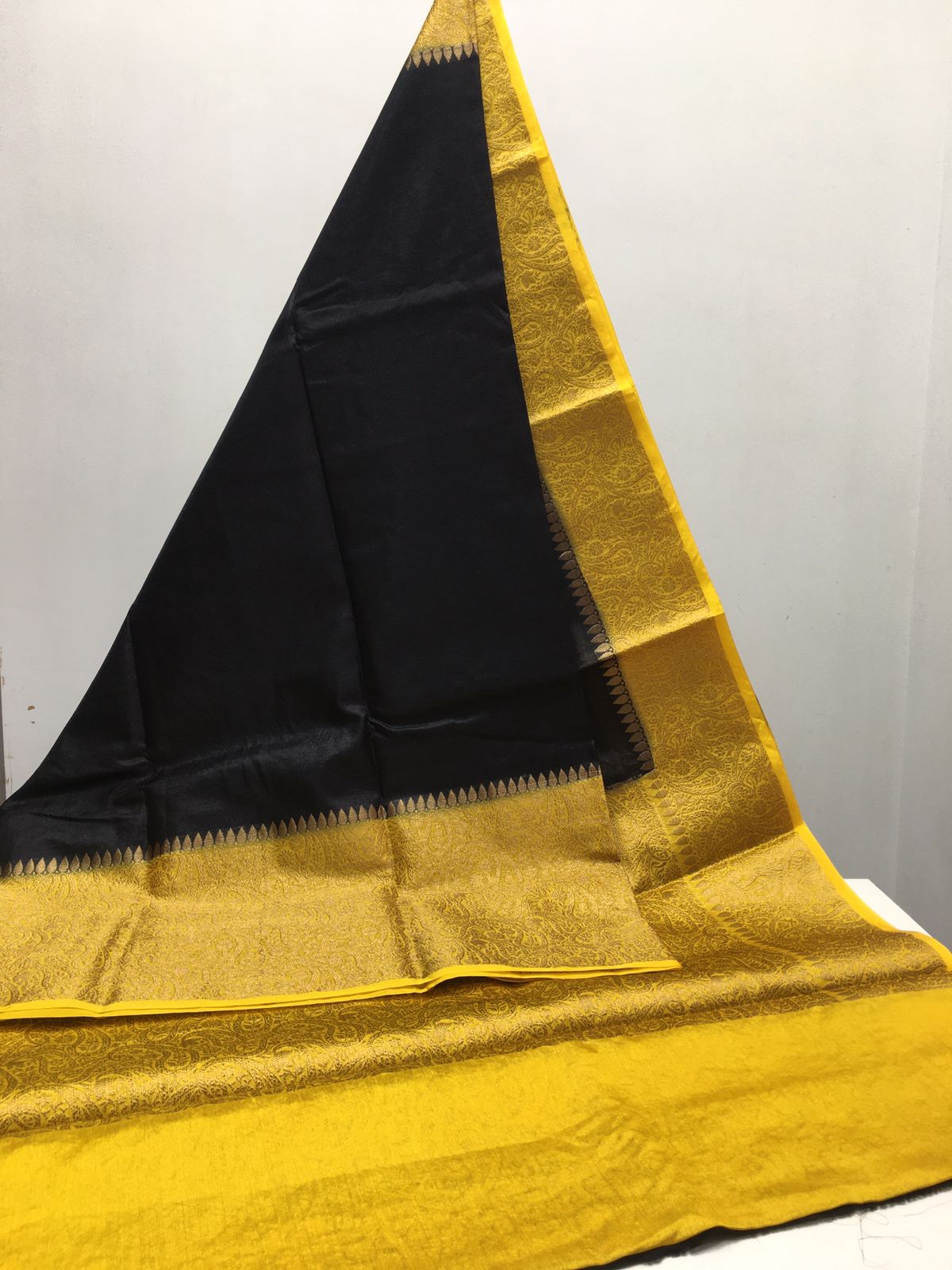 (B) Masterpiece _Mango Silk