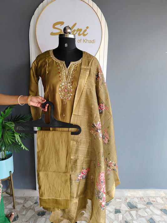 Salwar suit