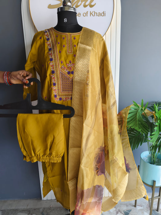Salwar suit